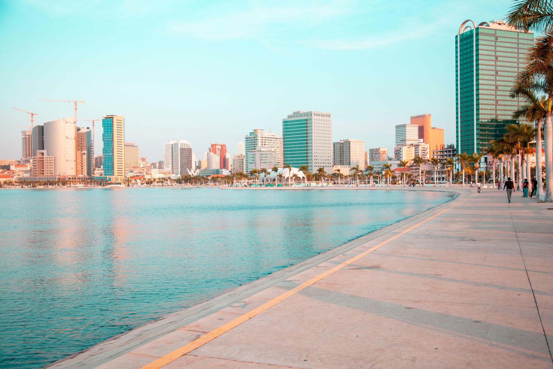 Marginal de Luanda ao longo da baía